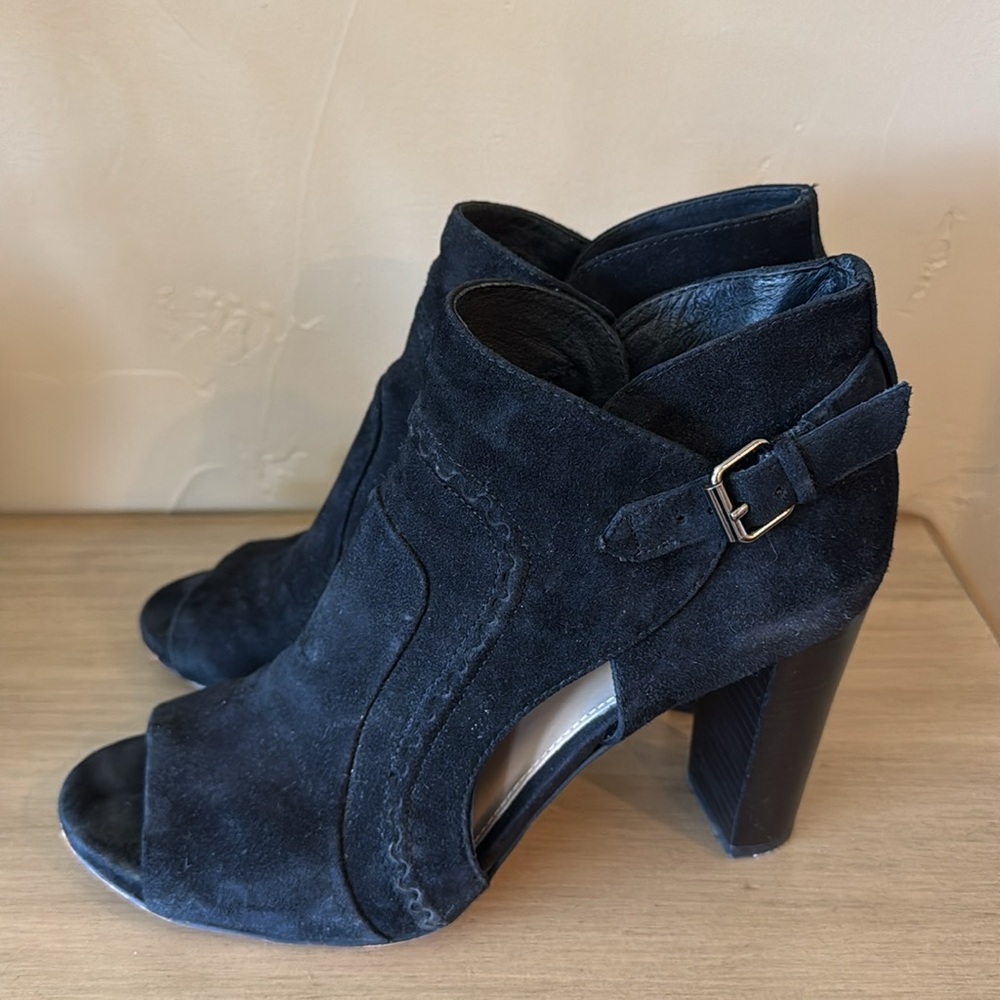 VINCE CAMUTO • Elegant Black Women's Suede Ankle Boots • Size 8
